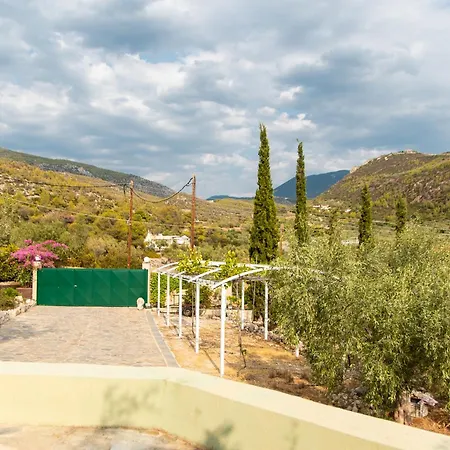 Marianne's Olive Grove - Loutraki Vouliagmeni-See