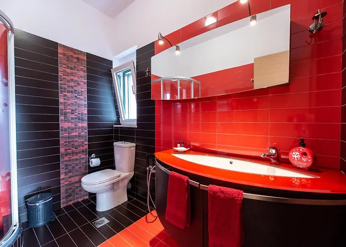 Marianne's Olive Grove - Loutraki Vouliagmeni Sø