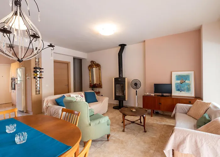 Marianne's Olive Grove - Loutraki Озеро Вульягмени